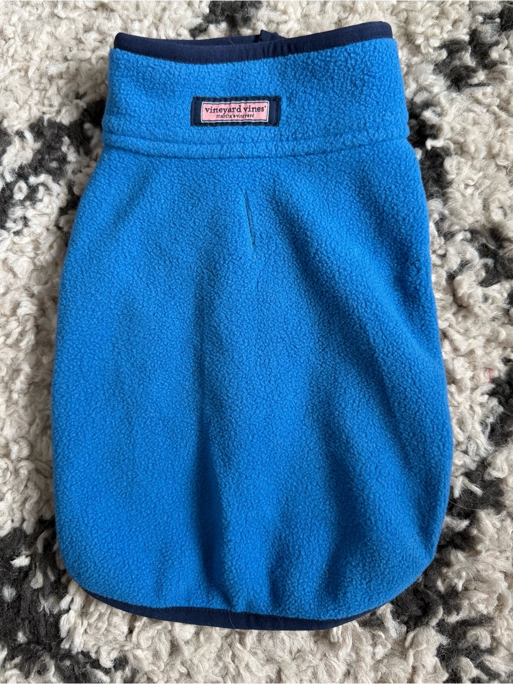 Vineyard vine pet harbor fleece tee size S. $55